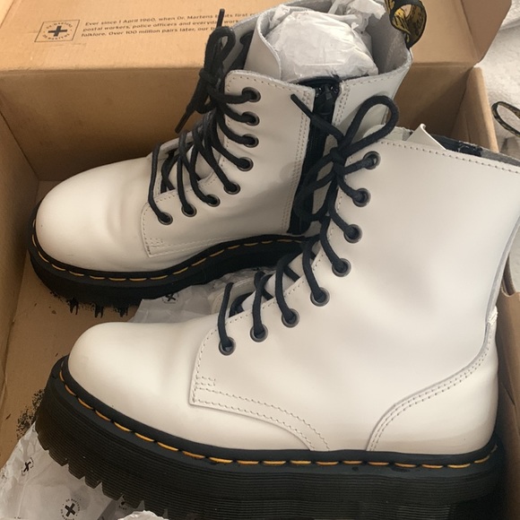 Dr. Marten white boots in Jadon - Picture 4 of 6